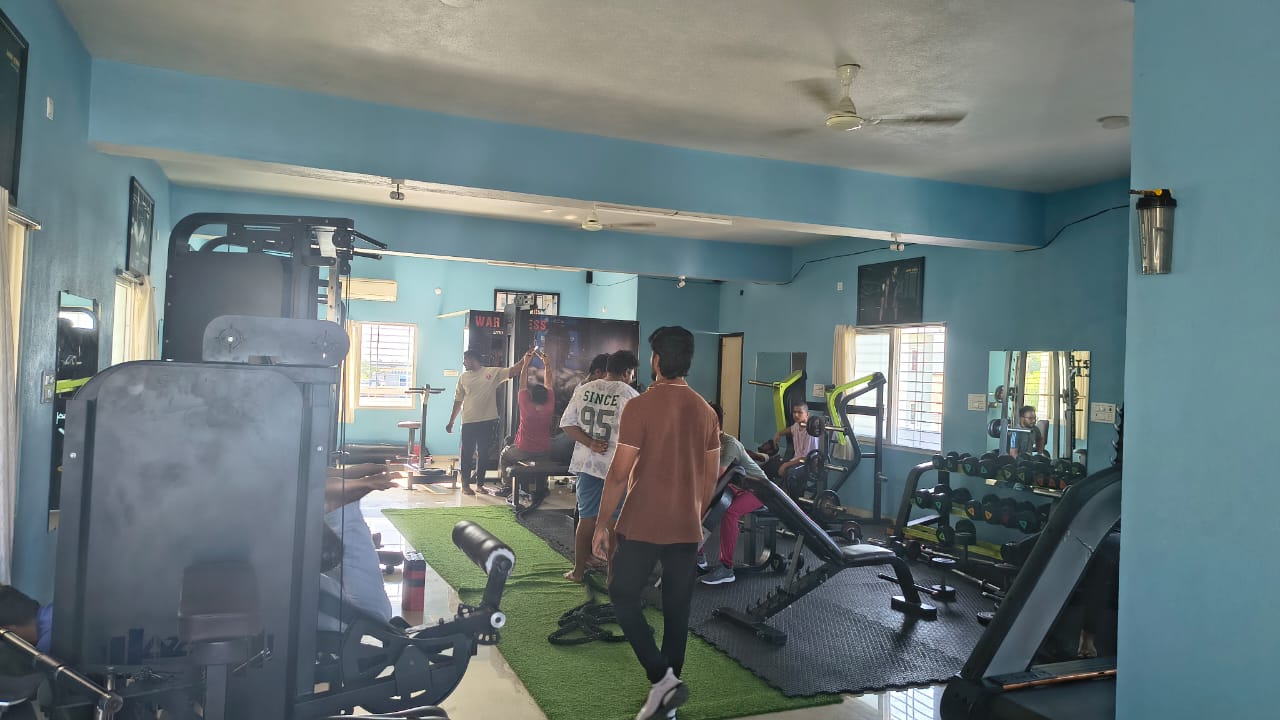 WAR FITNESS UNISEX GYM